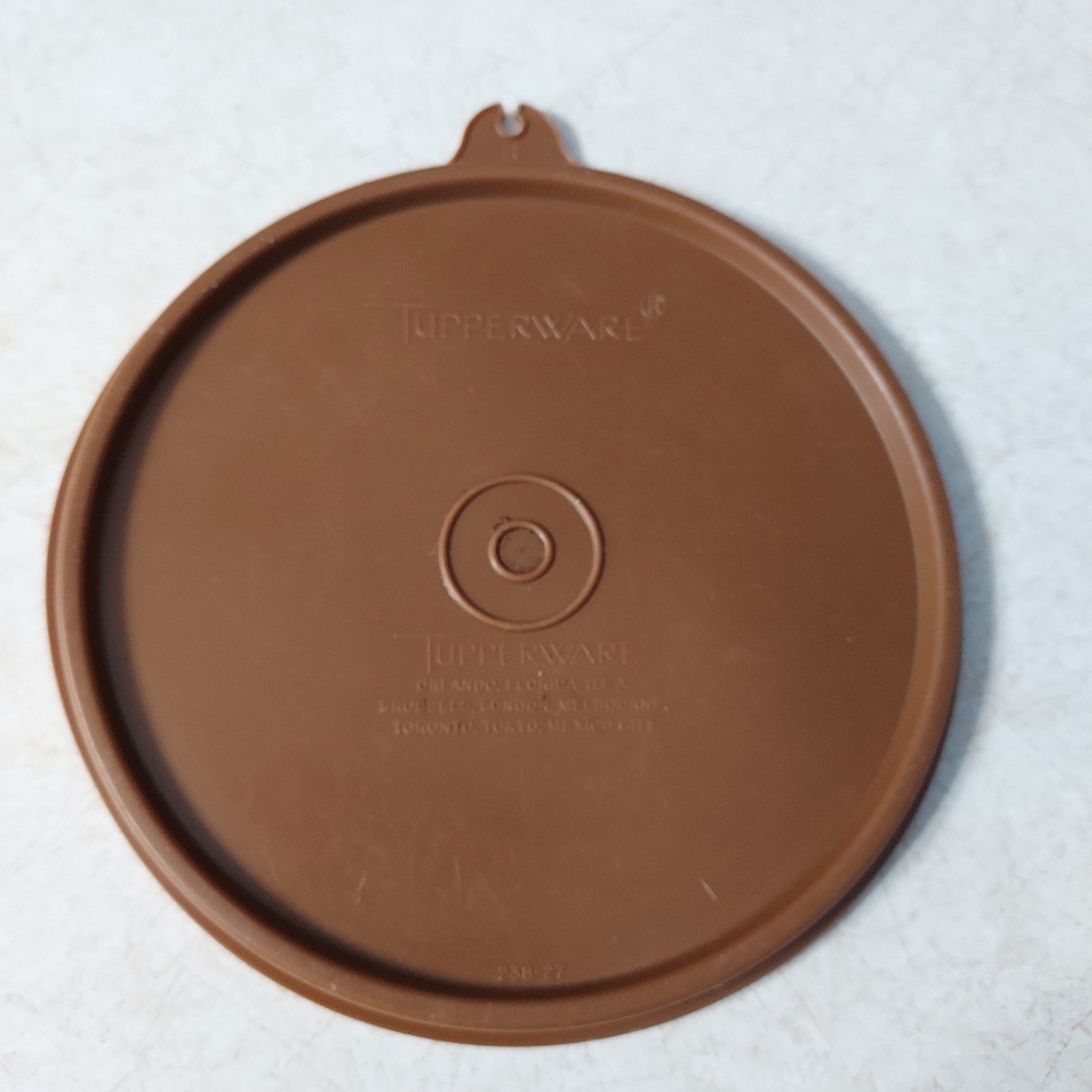 Replacement Tupperware 5.75" Round Brown Lid #238-27